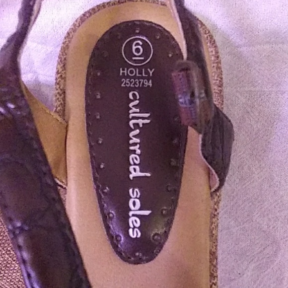 Shoes - Picture 4 of 6